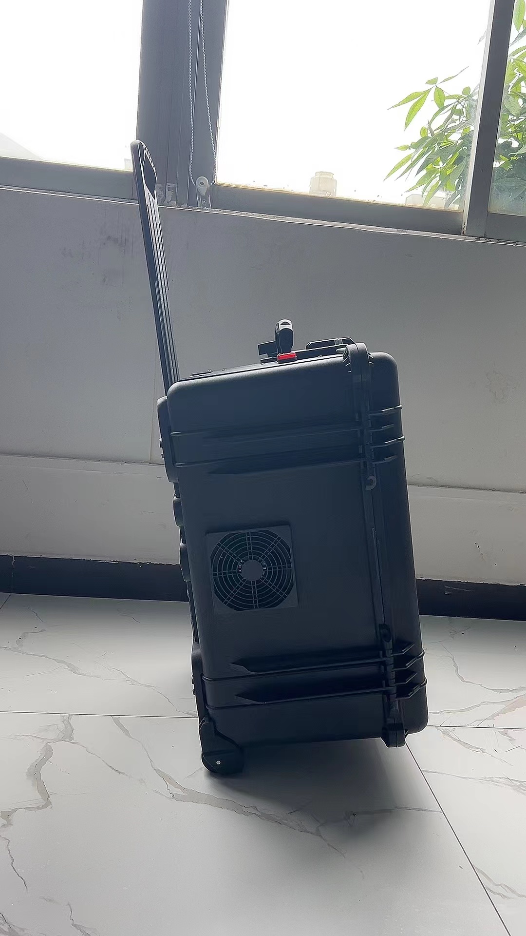 坊子手拉箱型移动通信干扰器